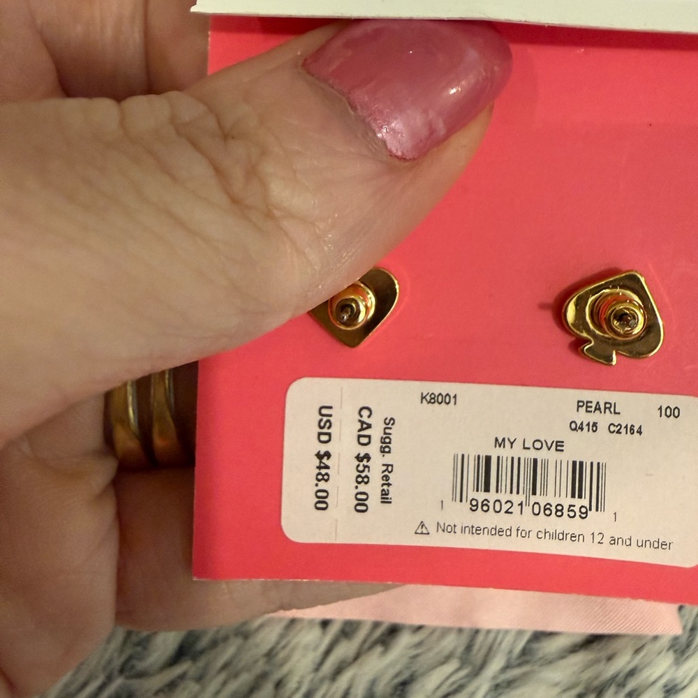 NWT Kate Spade White Pearl Heart Stud Earrings with Gold Accents - Picture 3 of 4